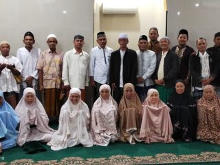 MUSHOLLA BAITUL JANNAH MENYANTUNI ANAK YATIM DAN MENGGELAR PENGAJIAN BA'DA SHALAT SUBUH