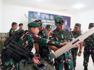 Pangdam XII/Tpr Tinjau Perbatasan, Bakar Semangat Prajurit Satgas Pamtas di Sajingan Besar