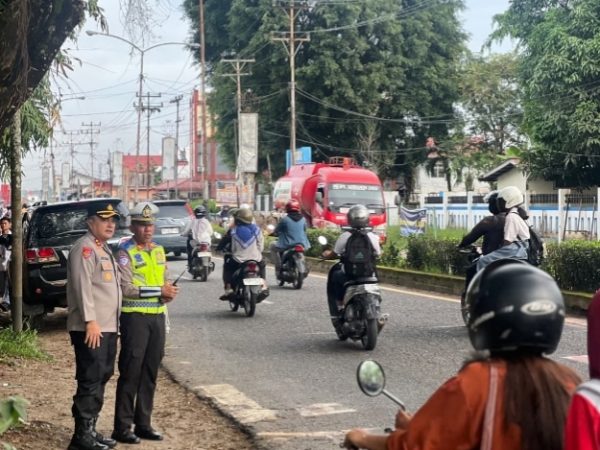 Kapolres Melawi Strong Point dan Pengaturan Lalu Lintas Pagi