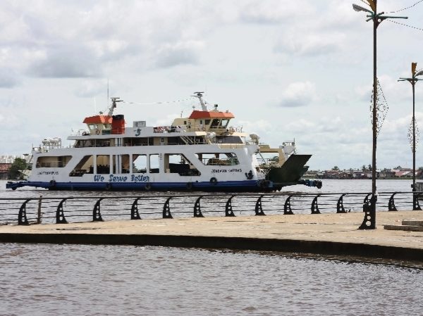 Kapal Ferry Bardan-Siantan Pontianak  Berhenti Beroperasi Sementara