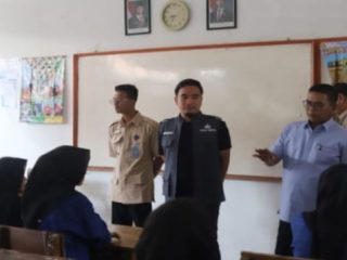 Walikota Cilegon Dampingi Gubernur Banten, Pantau Sekolah Gratis, MBG dan SPMB di Kota Cilegon