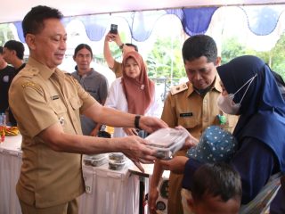 Hari Jadi Kota Pontianak ke - 255 Pemkot Gelar Pasar Murah Serap Hasil Tani Lokal