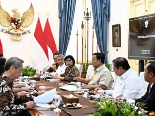 Presiden Prabowo Bahas Rekomendasi DEN dan Perkuat Ekonomi di Tengah Dinamika Global